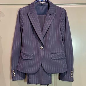 Express pant suit, sz 4 (jacket) & 6 (pant).